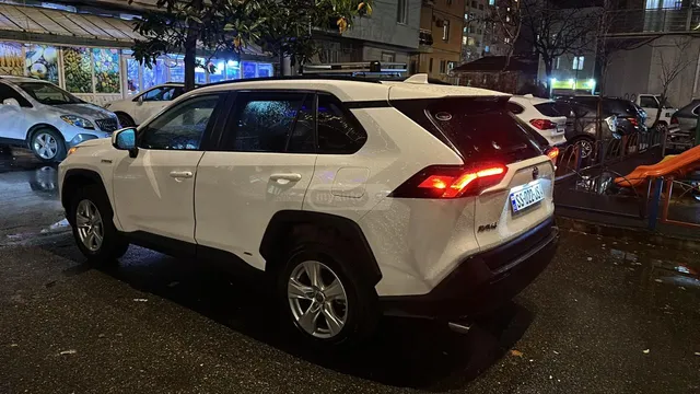 Toyota LE 4dr All-Wheel Drive Automat — миниатюра 1