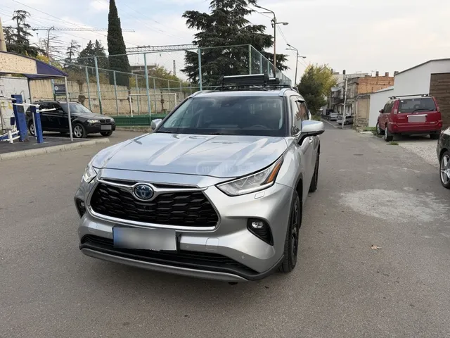 Toyota Platinum 4dr All-Wheel Drive C — миниатюра 1