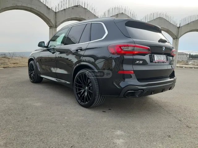 BMW xDrive40i 4dr All-Wheel Drive — миниатюра 1