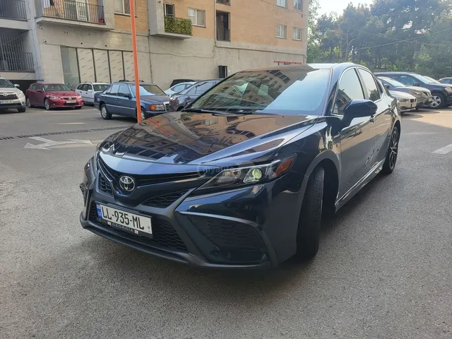 Toyota SE 4dr Front-Wheel Drive Sedan — миниатюра 1