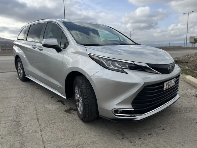 Toyota XLE 8 Passenger 4dr Front-Whee — миниатюра 1