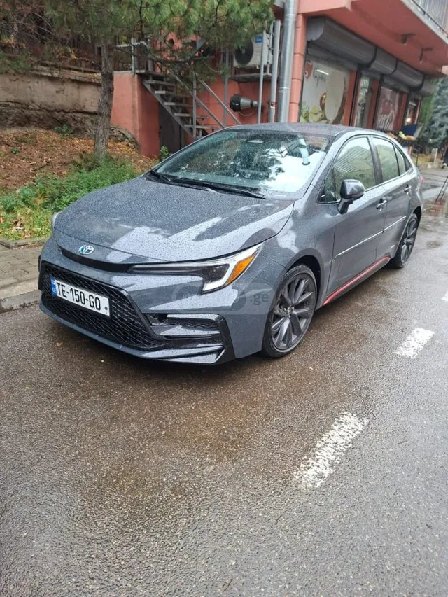 Toyota SE 4dr Sedan CVT — миниатюра 1