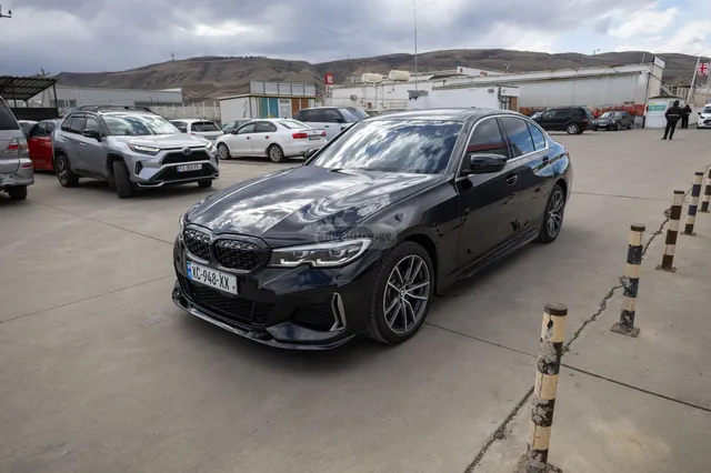 BMW Bmw 330i — миниатюра 1
