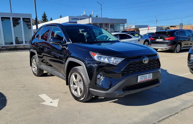 Toyota LE 4dr All-Wheel Drive Automat — миниатюра 1