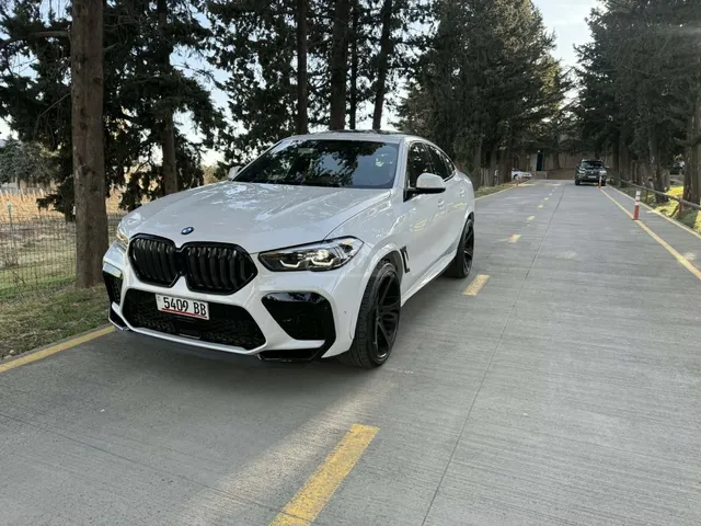 BMW xDrive40i 4dr All-Wheel Drive — миниатюра 1
