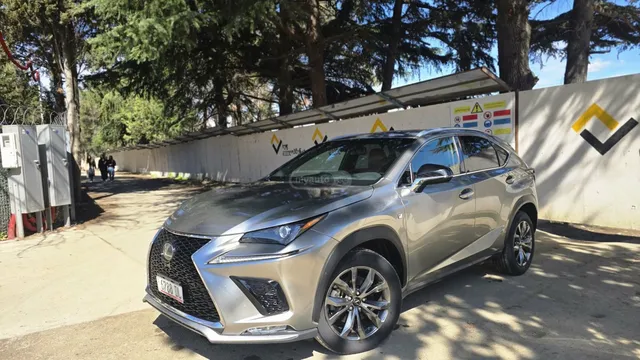 Lexus F SPORT 4dr Front-Wheel Drive — миниатюра 1