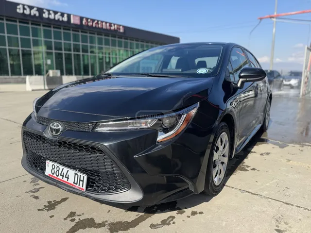 Toyota LE 4dr Sedan CVT — миниатюра 1