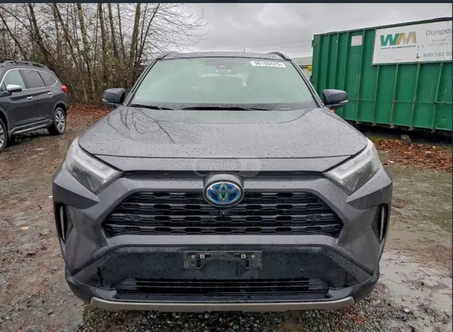 Toyota XSE 4dr All Wheel Drive CVT — миниатюра 1