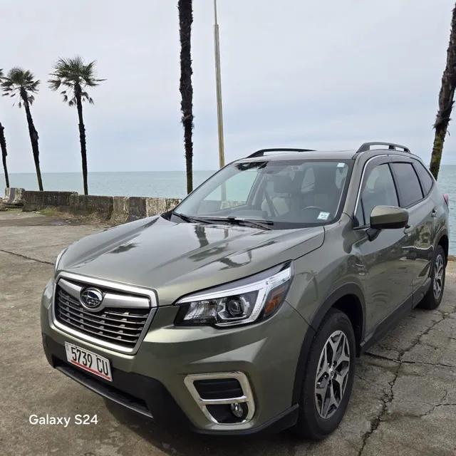 Subaru Premium 4dr All-Wheel Drive CV — миниатюра 1