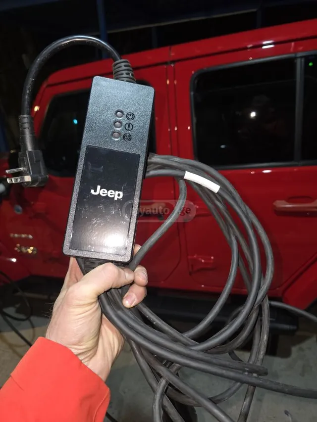 Jeep Sahara 4dr 4x4 Automatic — миниатюра 1
