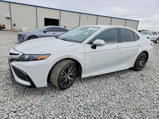 Toyota SE Nightshade 4dr Front-Wheel — миниатюра 1