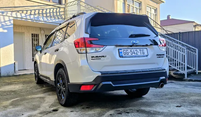 Subaru Limited 4dr All-Wheel Drive CV — миниатюра 1