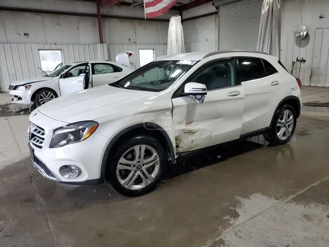 Mercedes-Benz Base GLA 250 4dr All-Wheel Dri — миниатюра 1