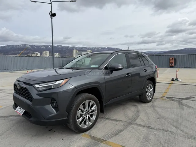 Toyota XLE Premium 4dr All Wheel Driv — миниатюра 1