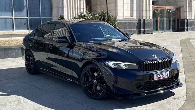 BMW Base 4dr Rear-Wheel Drive Seda — миниатюра 1