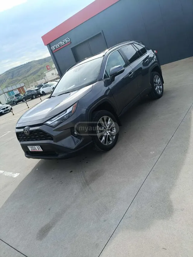 Toyota Adventure 4dr All-Wheel Drive — миниатюра 1