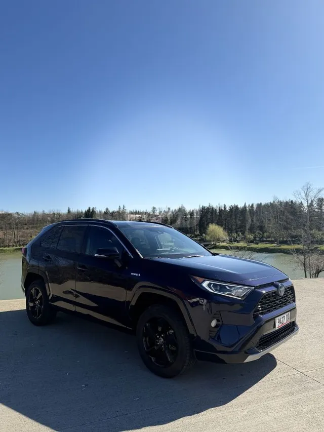 Toyota XSE 4dr All-Wheel Drive CVT — миниатюра 1