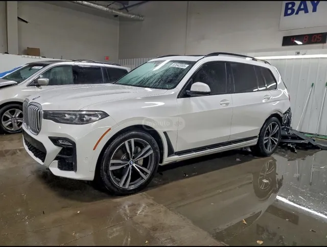 BMW xDrive40i 4dr All-Wheel Drive — миниатюра 1