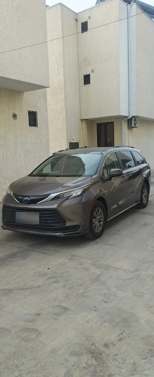 Toyota LE 8 Passenger 4dr All-Wheel D — миниатюра 1