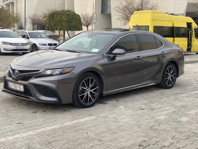 Toyota SE Nightshade 4dr Front-Wheel — миниатюра 1