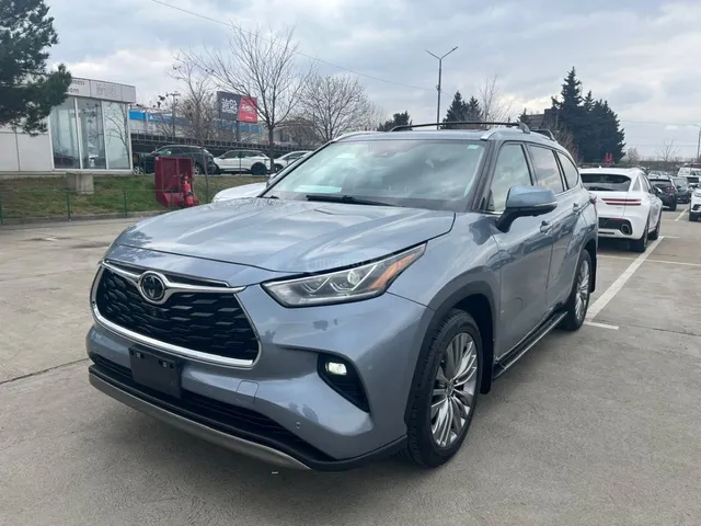 Toyota Platinum 4dr All-Wheel Drive A — миниатюра 1