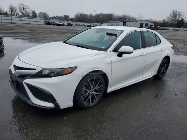 Toyota SE 4dr Front-Wheel Drive Sedan — миниатюра 1