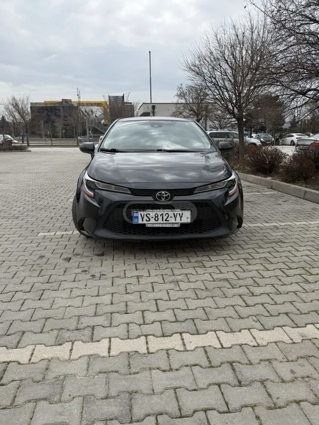 Toyota LE 4dr Sedan CVT — миниатюра 1