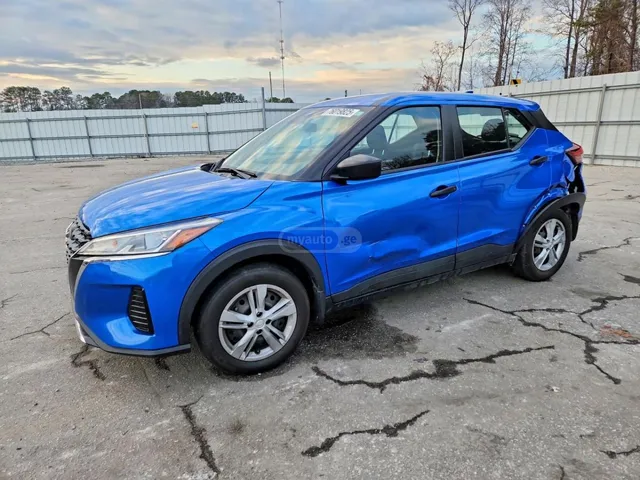 Nissan S 4dr Front-Wheel Drive CVT — миниатюра 1