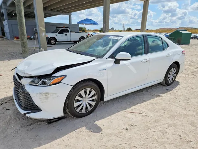 Toyota LE 4dr Front-Wheel Drive Sedan — миниатюра 1