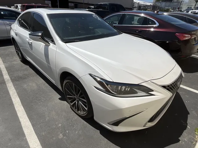 Lexus Base 4dr All-Wheel Drive Sedan — миниатюра 1