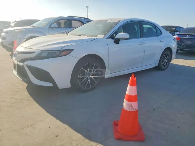 Toyota SE 4dr Front-Wheel Drive Sedan — миниатюра 1