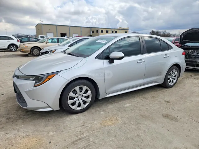 Toyota LE 4dr Sedan CVT — миниатюра 1