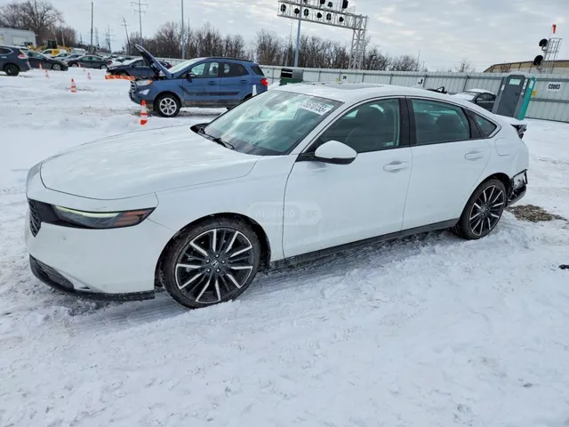 Honda Touring w/o BSI 4dr Sedan CVT — миниатюра 1