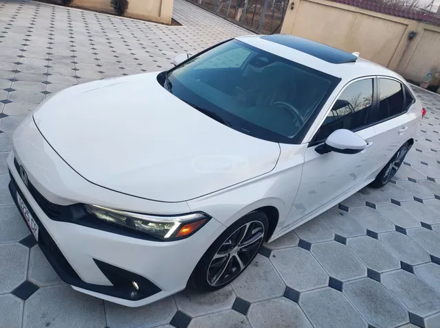 Honda Touring 4dr Sedan CVT — миниатюра 1