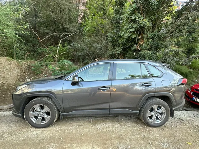 Toyota LE 4dr All Wheel Drive Automat — миниатюра 1