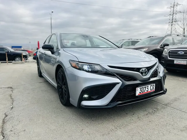 Toyota SE 4dr All-Wheel Drive Sedan A — миниатюра 1