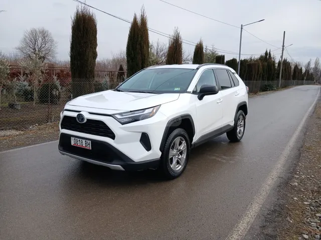 Toyota LE 4dr All-Wheel Drive Automat — миниатюра 1