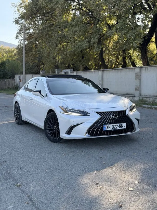 Lexus Ultra Luxury 4dr Front-Wheel D — миниатюра 1