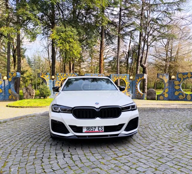 BMW Base 4dr Rear-Wheel Drive Seda — миниатюра 1