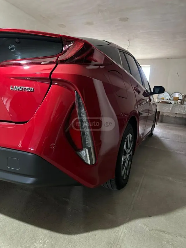 Toyota Limited 5dr Hatchback CVT — миниатюра 1