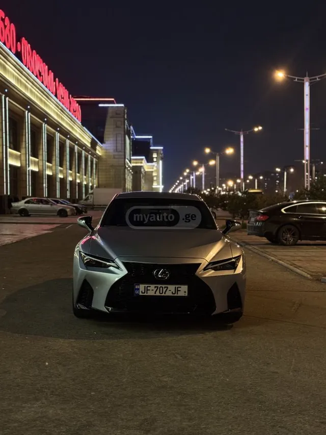 Lexus Base 4dr Rear-Wheel Drive Seda — миниатюра 1