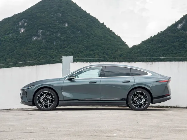 Changan 730km Flagship model — миниатюра 1