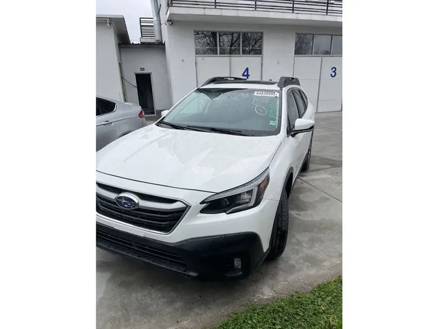 Subaru Premium 4dr All-Wheel Drive CV — миниатюра 1