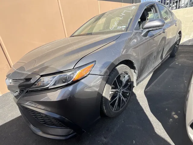 Toyota SE 4dr All-Wheel Drive Sedan A — миниатюра 1