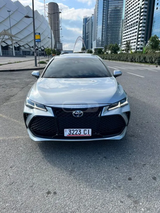 Toyota Limited 4dr Front-Wheel Drive — миниатюра 1