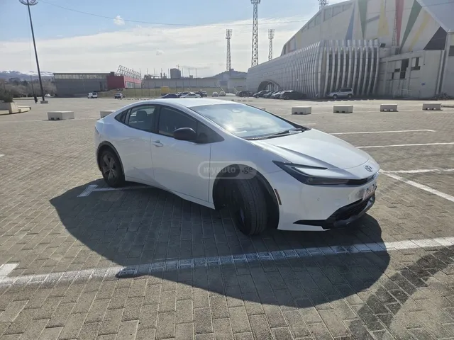 Toyota LE 5dr Front-Wheel Drive Hatch — миниатюра 1