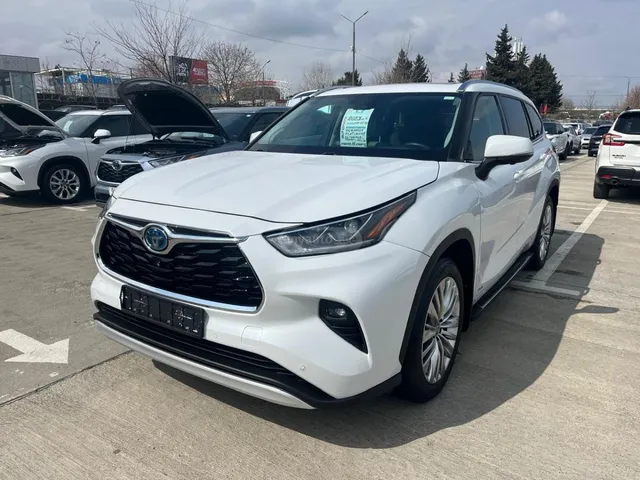 Toyota Platinum 4dr All-Wheel Drive C — миниатюра 1