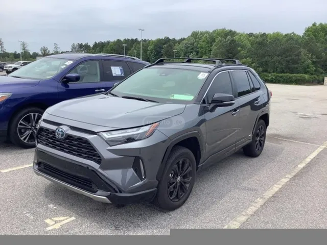 Toyota XSE 4dr All-Wheel Drive CVT — миниатюра 1