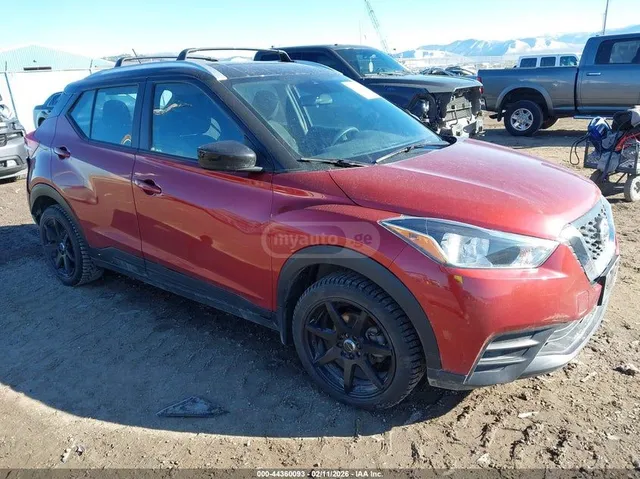 Nissan SV 4dr Front-Wheel Drive CVT — миниатюра 1