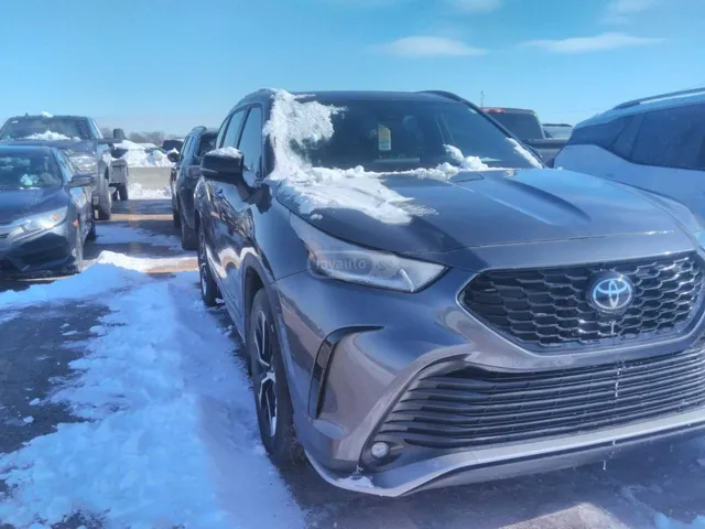 Toyota XSE 4dr All-Wheel Drive Automa — миниатюра 1